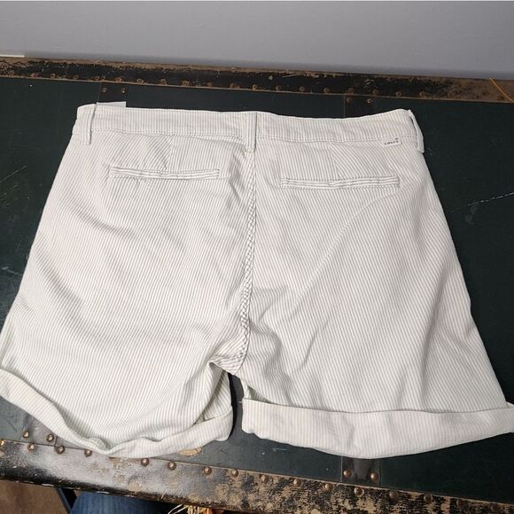 Levi’s Pin Stripe Cuffed Denim Chino Shorts Woman's Size 31 - Picture 2 of 8